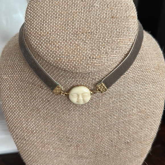 Velveteen Moon Choker - Picture 3 of 3
